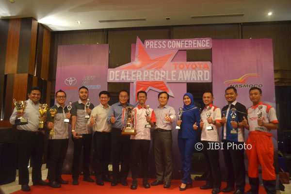 MOBIL TOYOTA : Pelayanan Nasmoco Group Berbuah Penghargaan