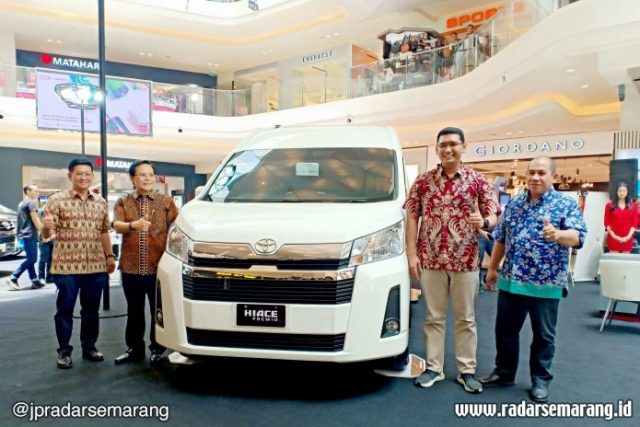 Nasmoco Perkenalkan HiAce Premio