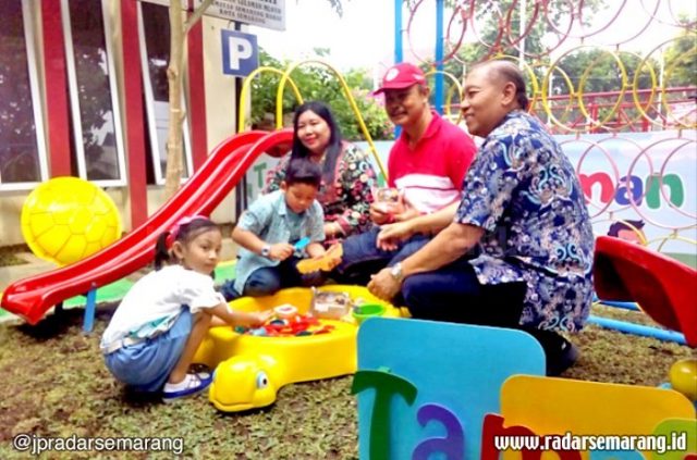 Peduli Anak  CARFix Bangun Taman Bermain di  Semarang  Barat 